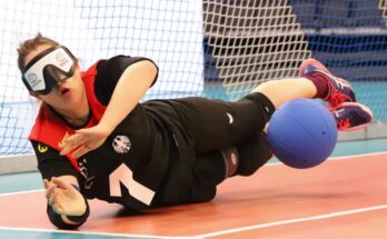 Annkathrin Denker in einer Defenseaktion - Foto: Ulf Lange / fußballfotografie